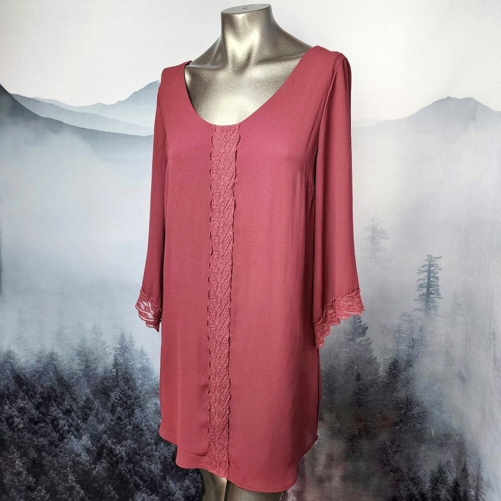 ASTR The Label Long Sleeve Lace Accent Keyhole Blouse | Women's L/XL